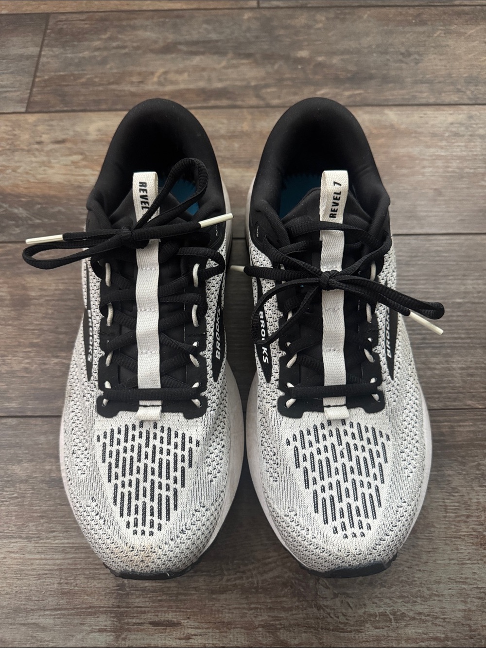 Brooks Revel 7 Women's Running Shoes - Black & White - Picture 2 of 5